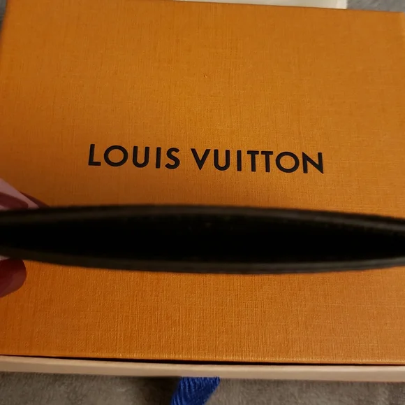 Louis Vuitton Card Holder - Picture 3 of 4